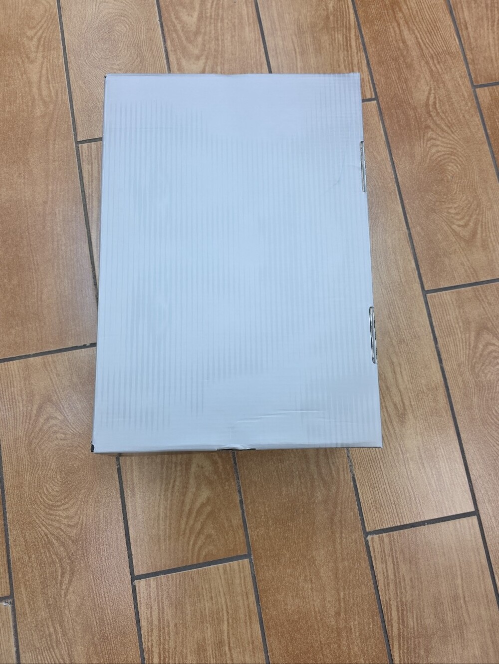 Empty Shoe Box - Picture 4 of 6